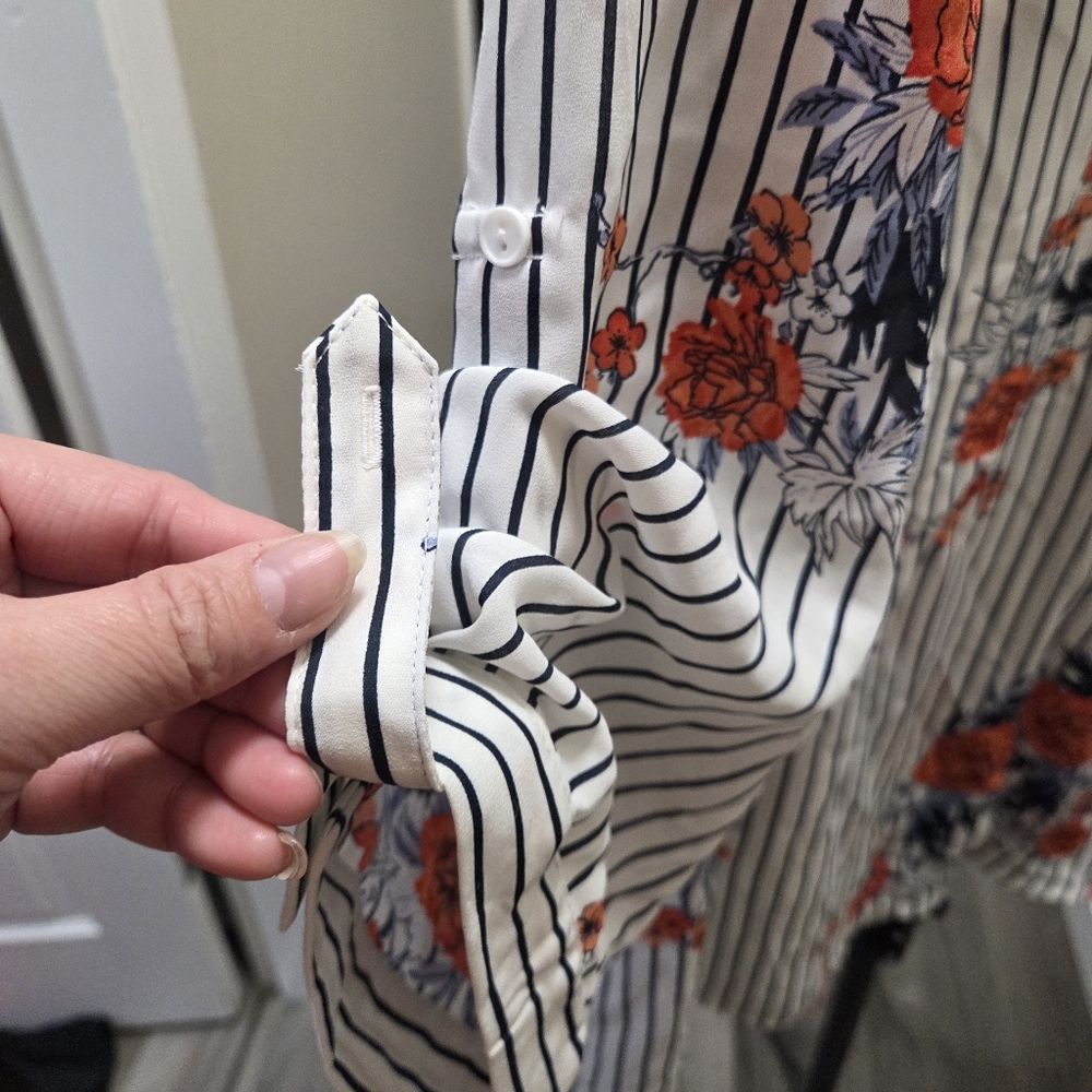 BNWT Mandee Plus Half-Button V-Neck Stripe Floral Blouse | 3/4 Sleeve Relaxed Fi - Picture 5 of 8